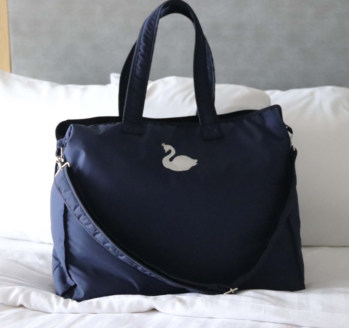 bojjiオリジナルスワンの大容量マザーズバッグ/ネイビー – bojji 公式 bojjiオリジナルスワンの大容量マザーズバッグ/ネイビー – bojji 公式