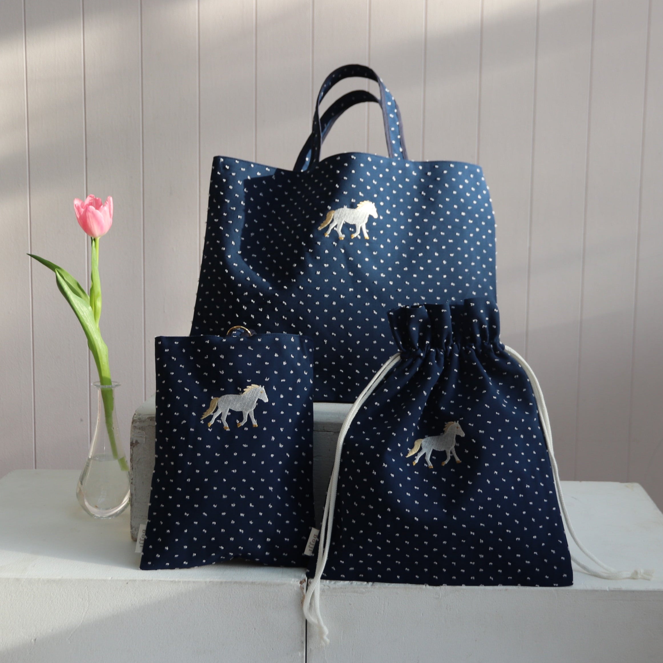 白馬刺繍スクールグッズ3点セット/ホワイトドットネイビー – bojji 公式
