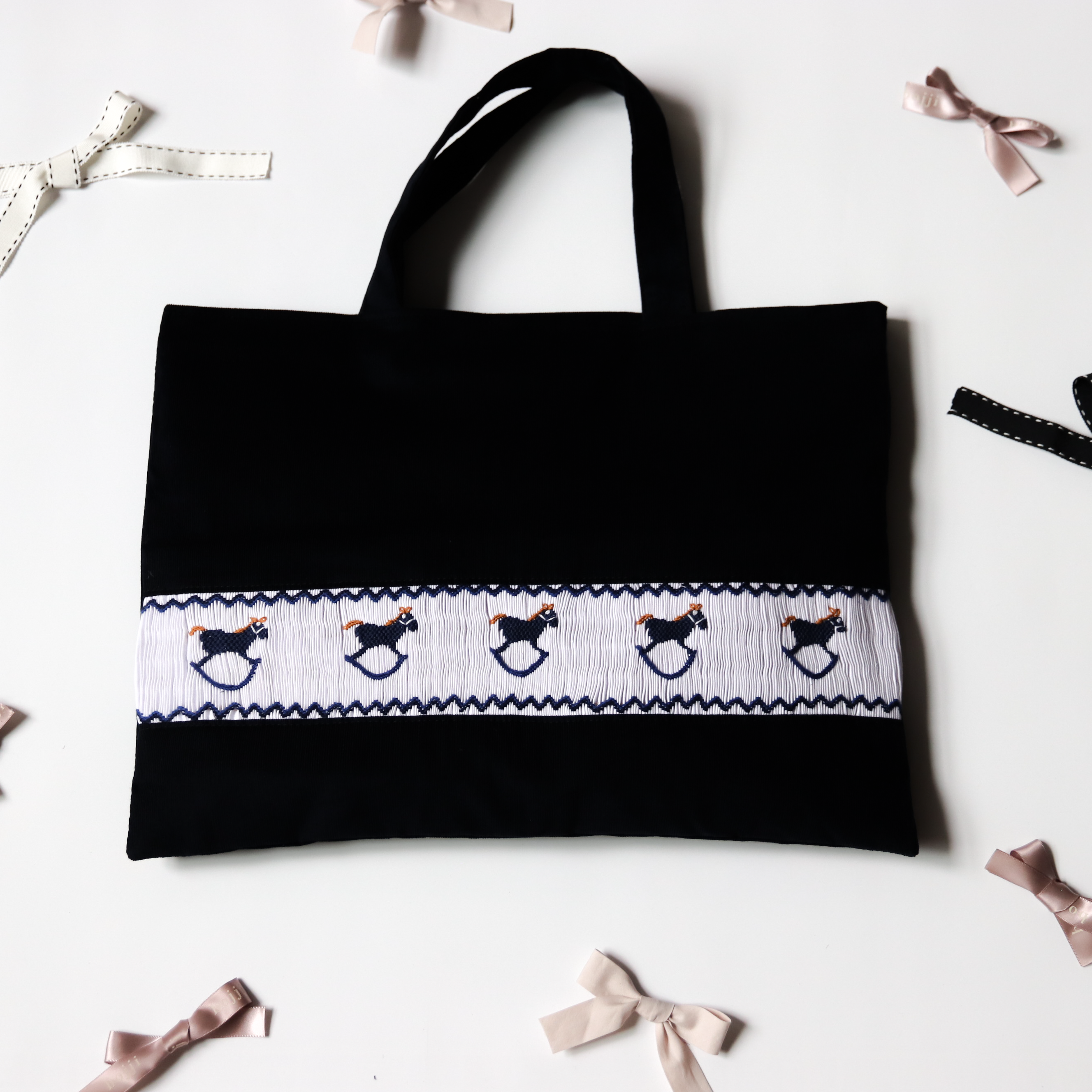 木馬スモッキング刺繍のふわふわトートバッグ/ネイビー – bojji 公式