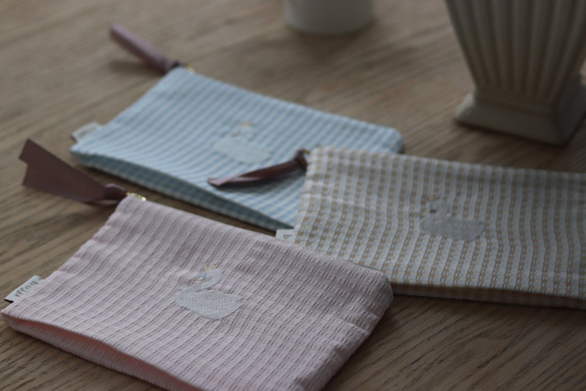 ギンガムスワン刺繍のminiポーチ / 3color - （ボジ） 公式ショップ | おしゃれな名入れ育児グッズ