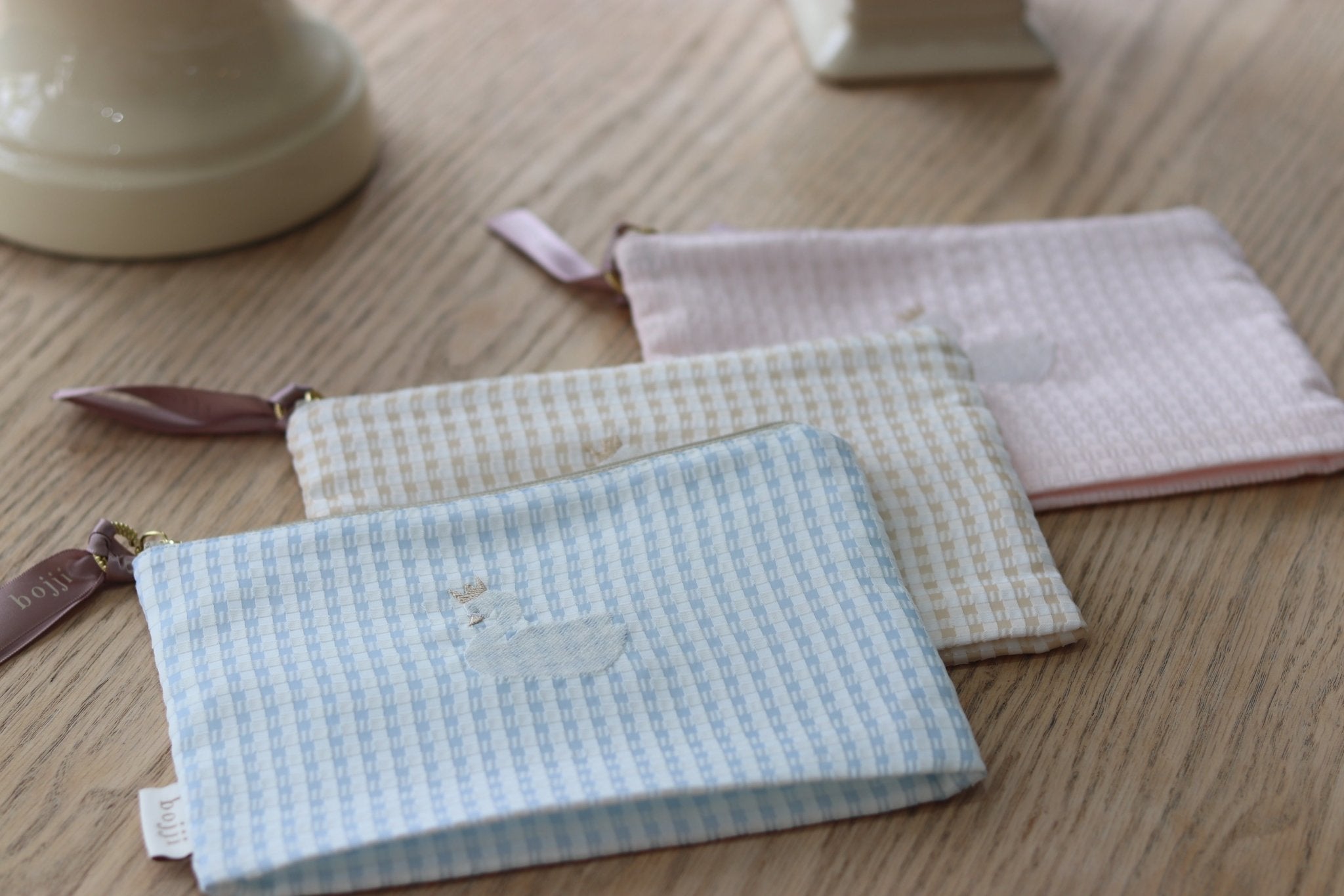 ギンガムスワン刺繍のminiポーチ / 3color - （ボジ） 公式ショップ | おしゃれな名入れ育児グッズ